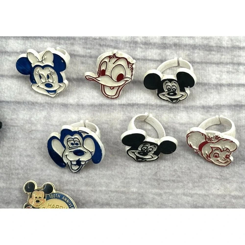 LOT OF VINTAGE DISNEY‎ COLLECTIBLES -90'S WATCHES/70'S PLASTIC RINGS/MICKEY PIN